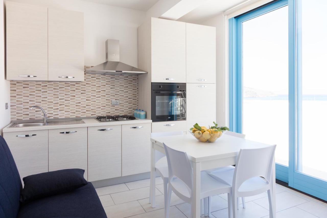 La Terrazza Sul Porto Apartment กัสเตลลัมมาเร เดล โกลโฟ ภายนอก รูปภาพ